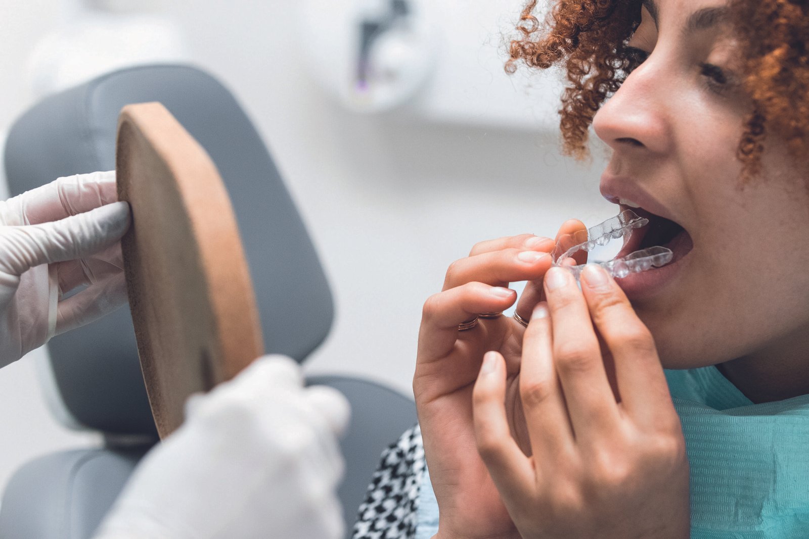 Aligner Zahnspange anbringen