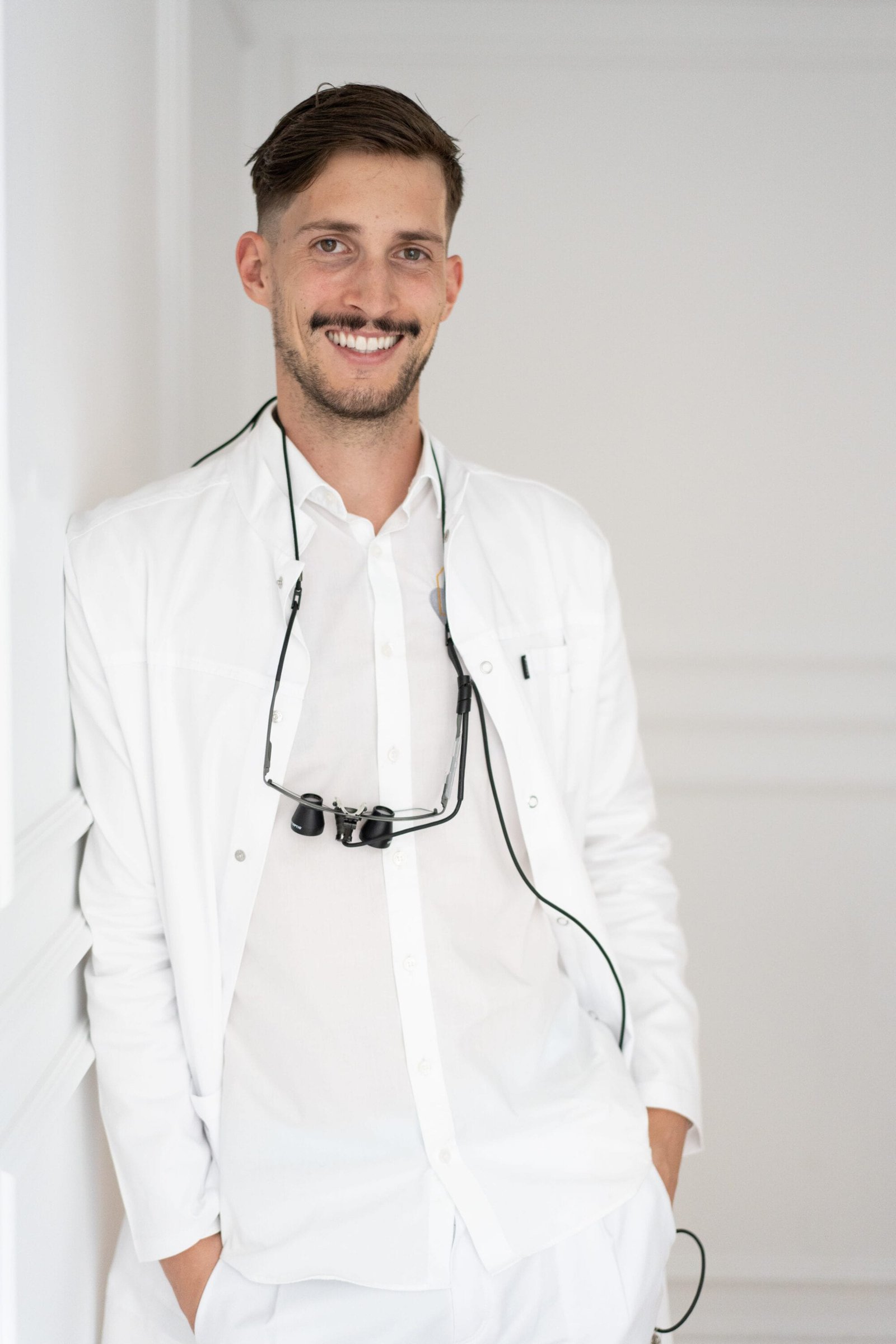 Dr. med. dent. Maximilian Peer Fiesel - Zahnarzt